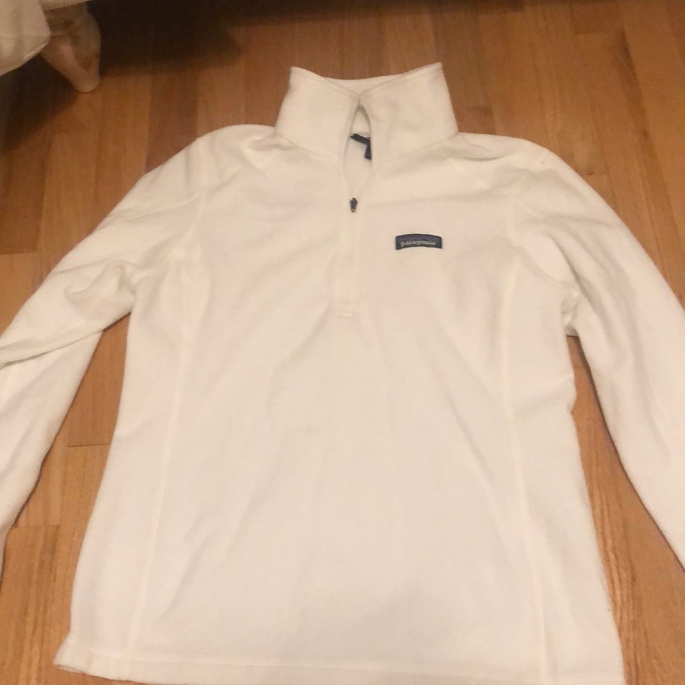Beautiful white/ivory Patagonia fuzzy quarter zip!